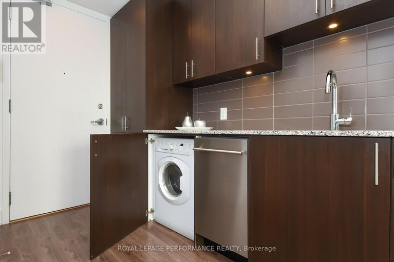 28437909/309a-7-marquette-avenue/vanier/ottawa/ontario/K1L8A7_23