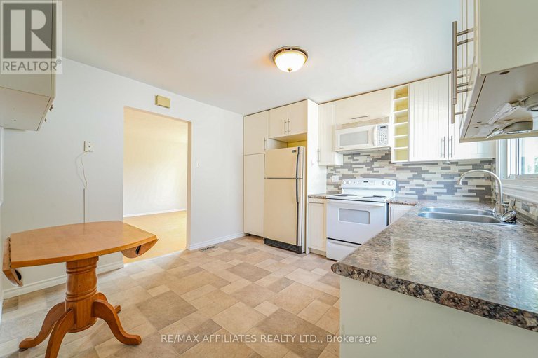 28708608/208-old-colony-road-e/glencairnhazeldean/ottawa/ontario/K2L1M7_9
