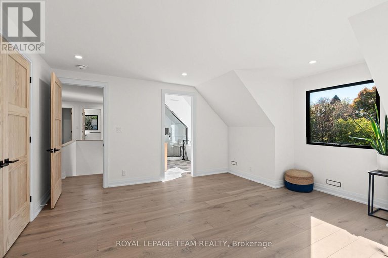 28989052/5575-south-sunset-drive/manotick-long-island-nicholls-island/ottawa/ontario/K4M1J4_28