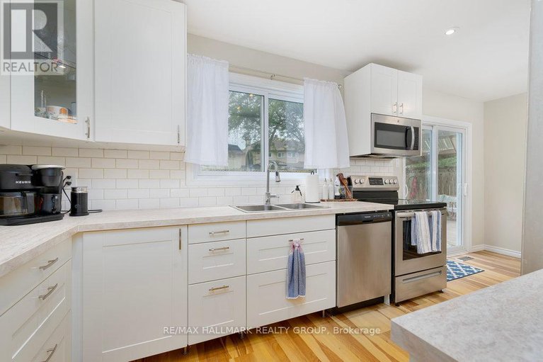 28623140/1656-canemore-crescent/fallingbrookpineridge/ottawa/ontario/K4A1S6_8