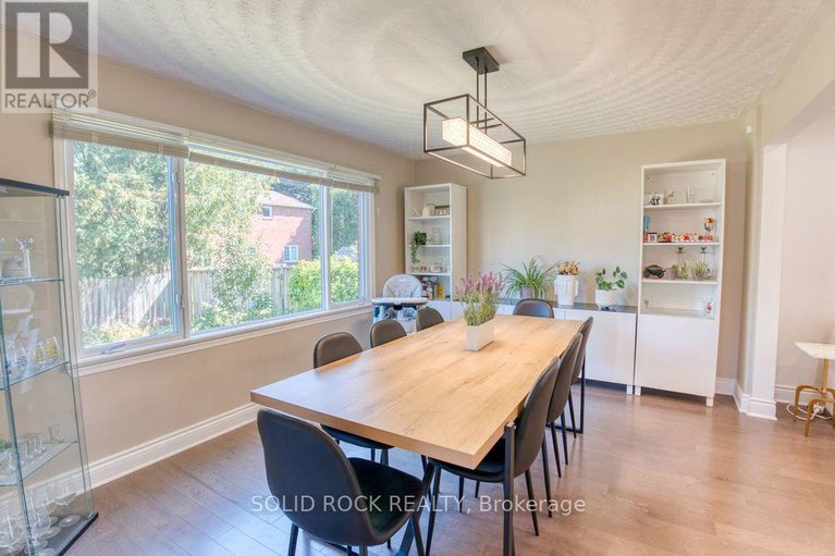 28874945/13-weatherwood-crescent/pineglencountry-place/ottawa/ontario/K2E7C5_11