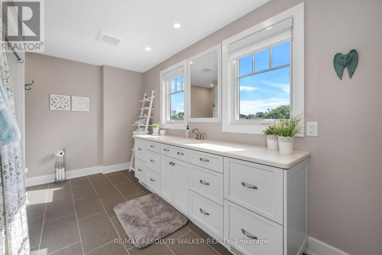 28513868/5-melva-avenue/blossom-parkkemp-parkfindlay-creek/ottawa/ontario/K1T3W9_32