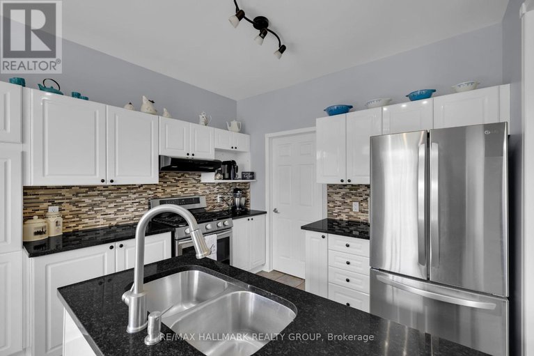 28476381/4136-wolfe-point-way/riverside-southgloucester-glen/ottawa/ontario/K1V1P4_13