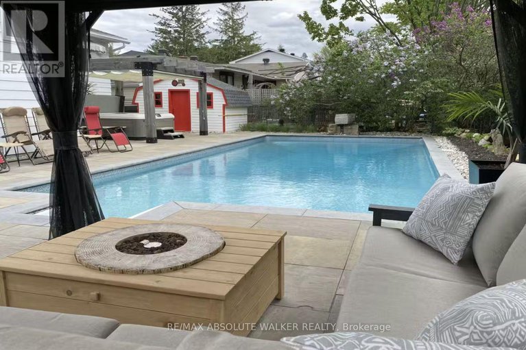 29422550/19-lambert-drive/sheahan-estatestrend-village/ottawa/ontario/K2H5Y3_31