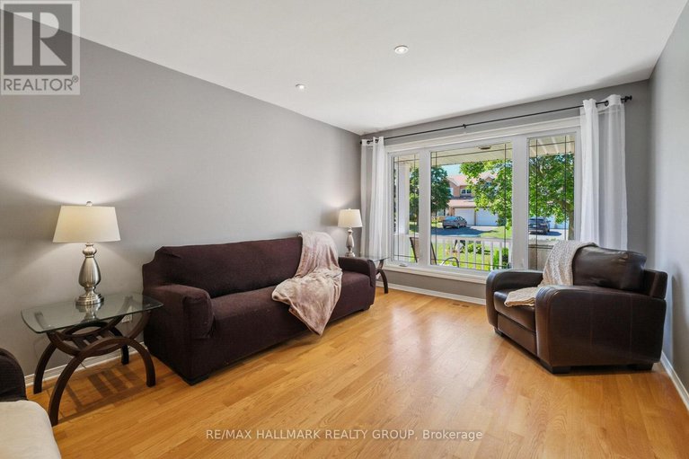 28723306/3034-courtyard-crescent/upper-hunt-club/ottawa/ontario/K1T3R7_3