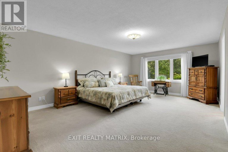 28473522/842-apple-lane/cumberland-ridge/ottawa/ontario/K4C1C1_15
