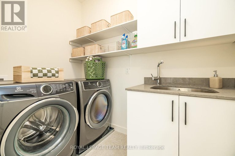 28678296/1995-lenester-avenue/mckellar-heightsglabar-park/ottawa/ontario/K2A1K4_34