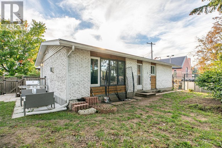 29690453/2465-tupper-avenue/hawthorne-meadows/ottawa/ontario/K1G1G6_1