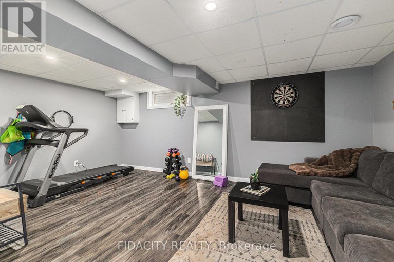 28360689/19-carmichael-court/beaverbrook/ottawa/ontario/K2K1K1_21