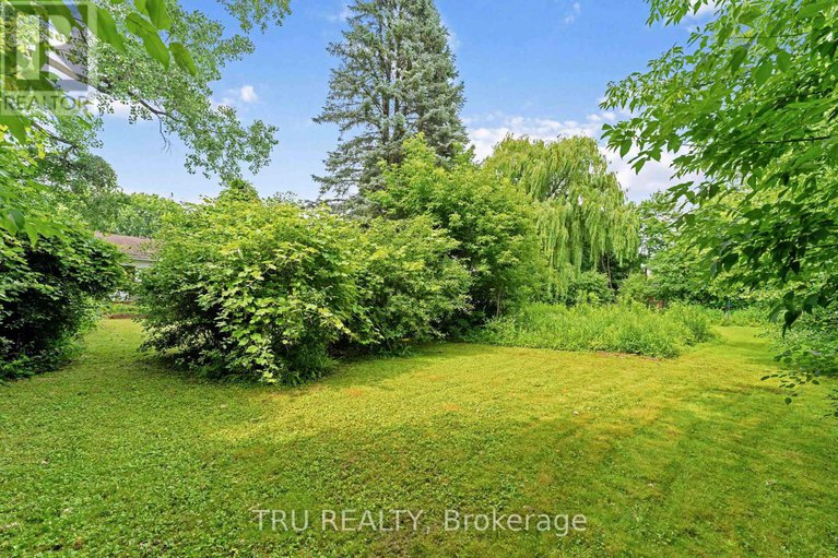 28591206/14-claver-street/cardinal-heights/ottawa/ontario/K1J6W7_31