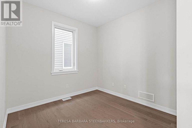 27846095/747-kenny-gordon-avenue-n/riverside-southgloucester-glen/ottawa/ontario/K4M0X9_10