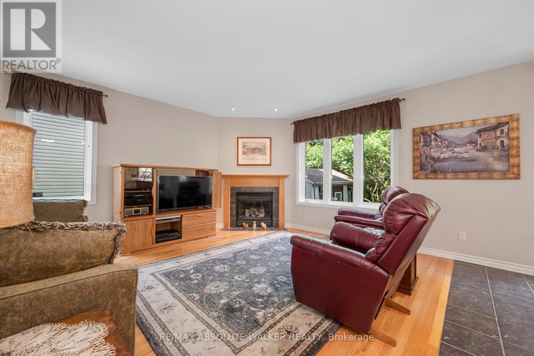 28543376/1867-springridge-drive/springridgeeast-village/ottawa/ontario/K4A4R1_18