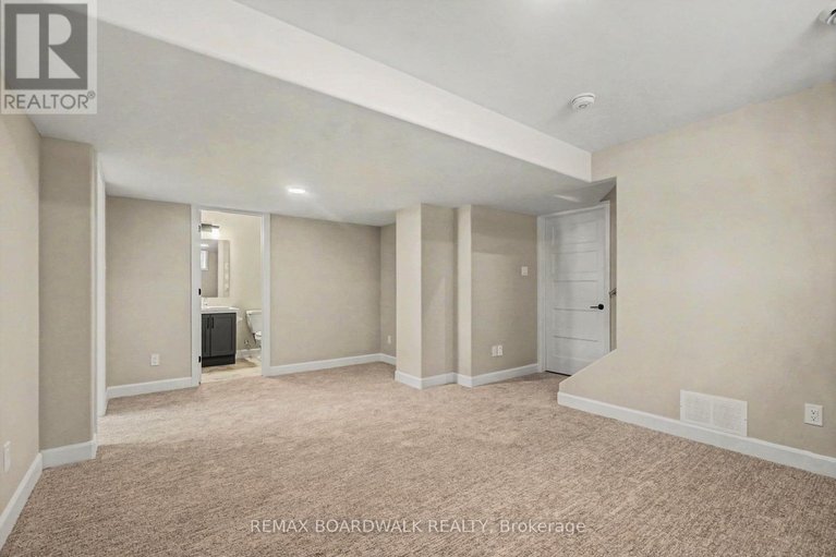 29490953/404-falcon-lane/village-of-russell/russell/ontario/K4R1E5_22