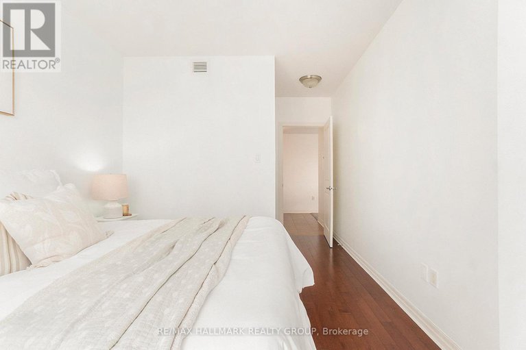 28713528/1602-90-landry-street/vanier/ottawa/ontario/K1L0A9_30