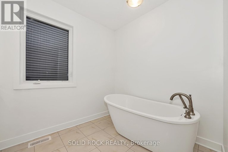 28573370/92-esban-drive/blossom-parkkemp-parkfindlay-creek/ottawa/ontario/K1X0J3_32