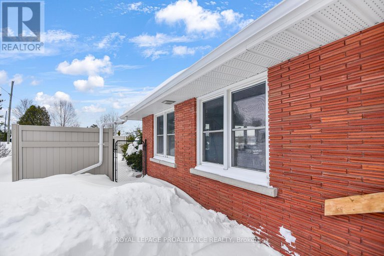 27946530/26-lakeview-drive/iroquois/south-dundas/ontario/K0E1K0_38