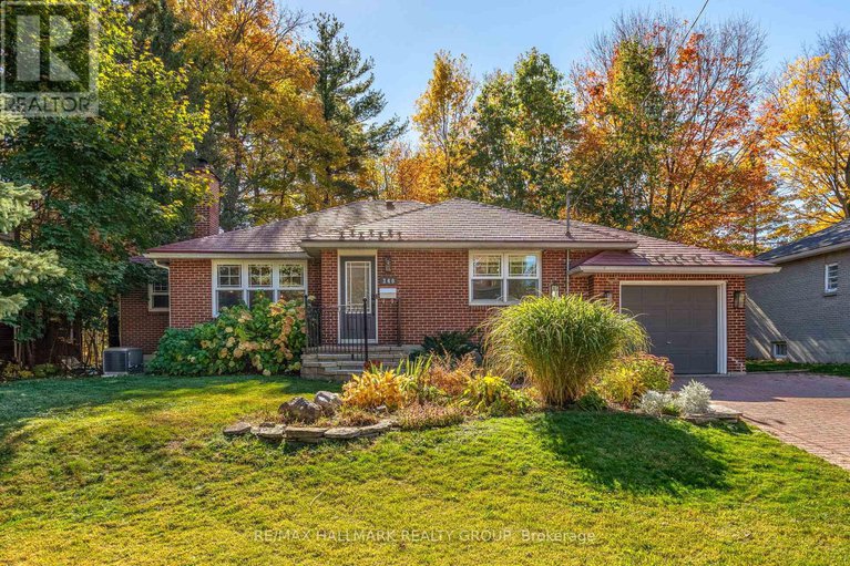 29404506/340-cunningham-avenue/alta-vistafaircrest-heights/ottawa/ontario/K1H6B4_1