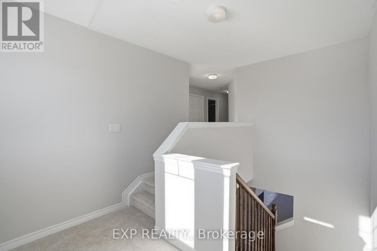 29366734/714-derreen-avenue/stittsville-north/ottawa/ontario/K2S2Y7_12