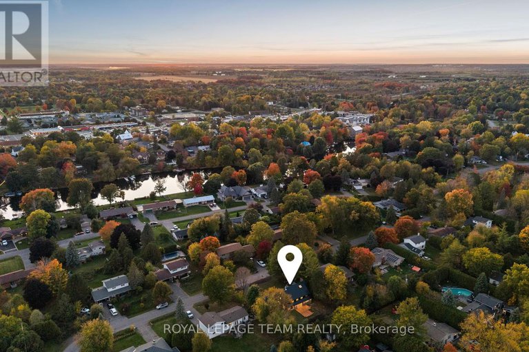 28989052/5575-south-sunset-drive/manotick-long-island-nicholls-island/ottawa/ontario/K4M1J4_44