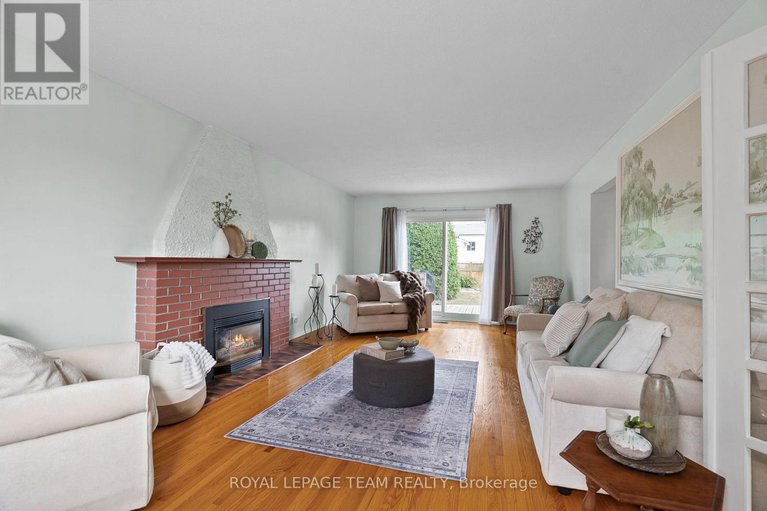 28819886/95-coburn-avenue/glencairnhazeldean/ottawa/ontario/K2L1G4_4
