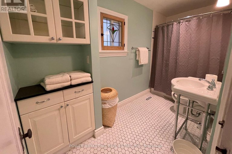 28356036/21-perkins-street/west-centre-town/ottawa/ontario/K1R7G4_8