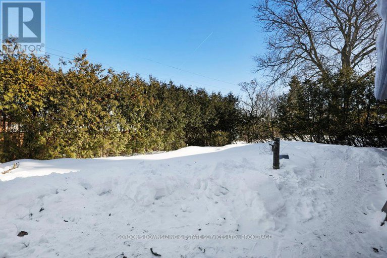 29327348/7-attwood-crescent/city-viewskylinefisher-heightsparkwood-hills/ottawa/ontario/K2E5B1_34