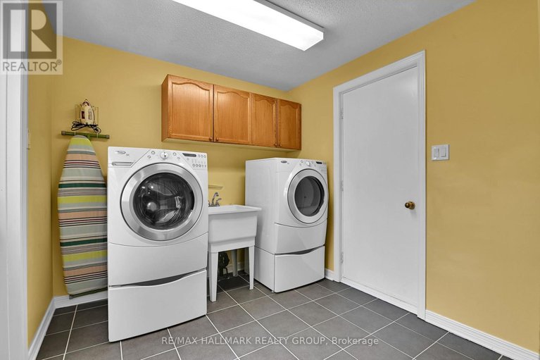 29674273/21-hime-crescent/hunt-club-park/ottawa/ontario/K1G4S1_7