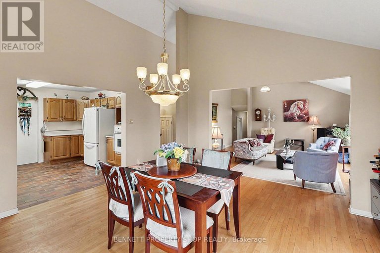 29682682/3490-larmours-road/sarsfieldbearbrook/ottawa/ontario/K0A3E0_11