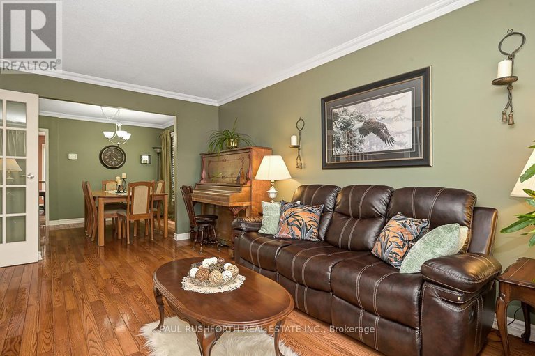 28613589/6156-vineyard-drive/convent-glen/ottawa/ontario/K1C2N6_15