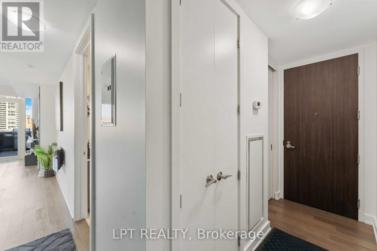 28356042/307-111-champagne-avenue-s/west-centre-town/ottawa/ontario/K1S5V3_5