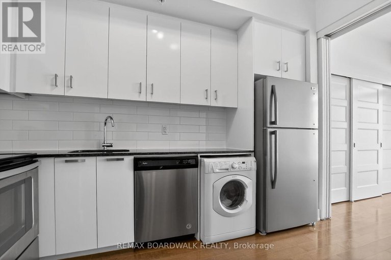 29379158/416-2785-baseline-road/redwood-park/ottawa/ontario/K2H0B7_16