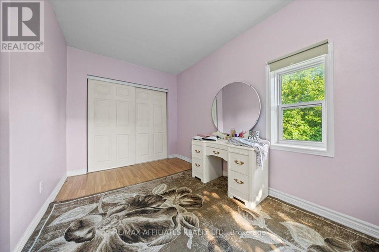 28601010/310-shakespeare-street/vanier/ottawa/ontario/K1L5M2_22