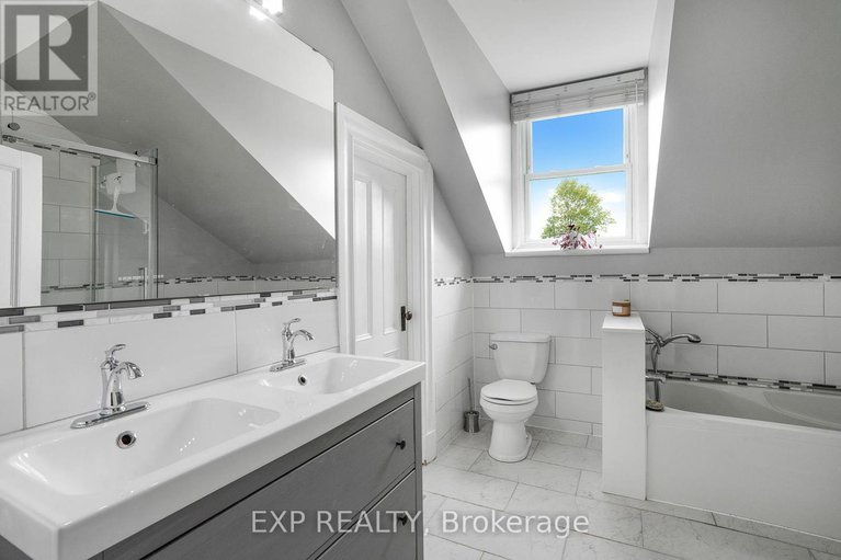 28327080/8-john-street/lorignal/champlain/ontario/K0B1K0_26
