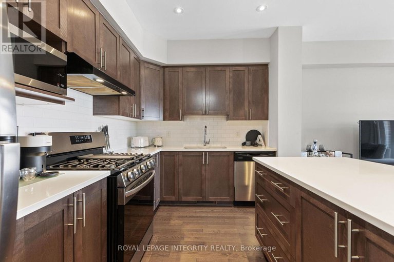 28756999/611-compass-street/mer-bleuebradley-estatesanderson-park/ottawa/ontario/K1W0J8_6