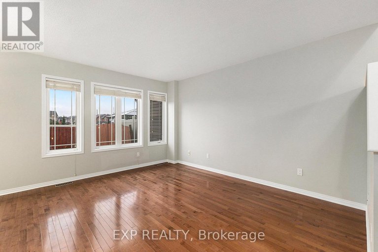 29081107/526-pepperville-crescent/emerald-meadowstrailwest/ottawa/ontario/K2M0E5_3