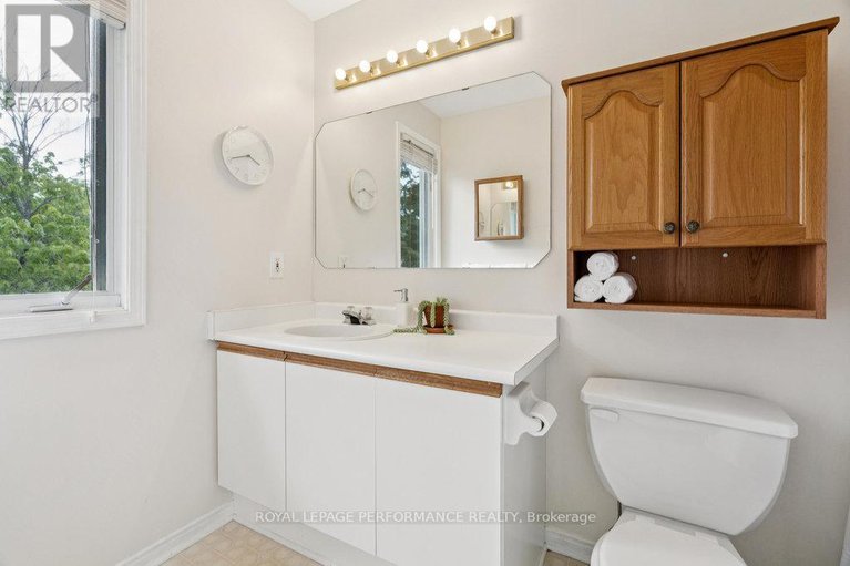 28591914/1869-hennessy-crescent/fallingbrookgardenway-south/ottawa/ontario/K4A3X8_25
