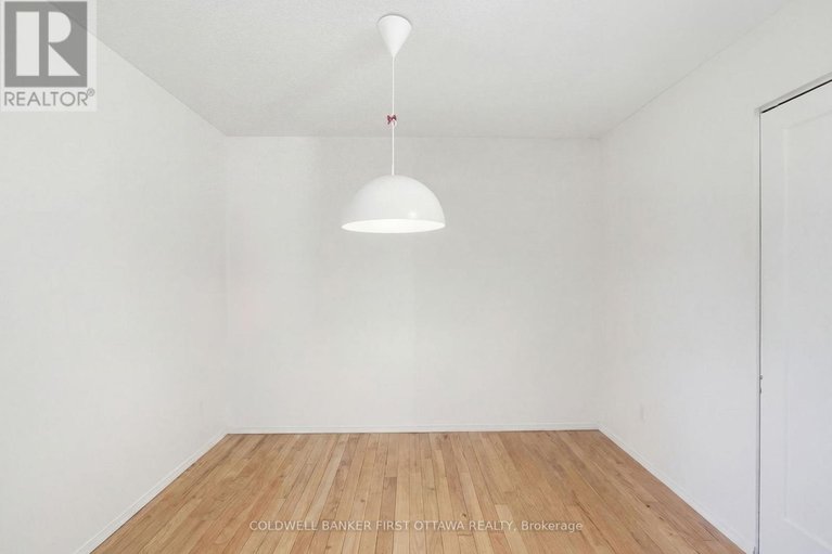 29622144/402-222-guigues-avenue/lower-townbyward-market/ottawa/ontario/K1N5J2_9