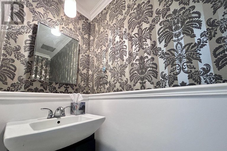 29032886/2064-eric-crescent/pineview/ottawa/ontario/K1B4P4_14