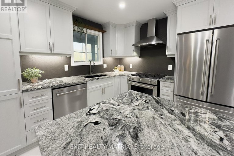 29119541/12187-county-road-3-road/winchester/north-dundas/ontario/K0C2K0_9