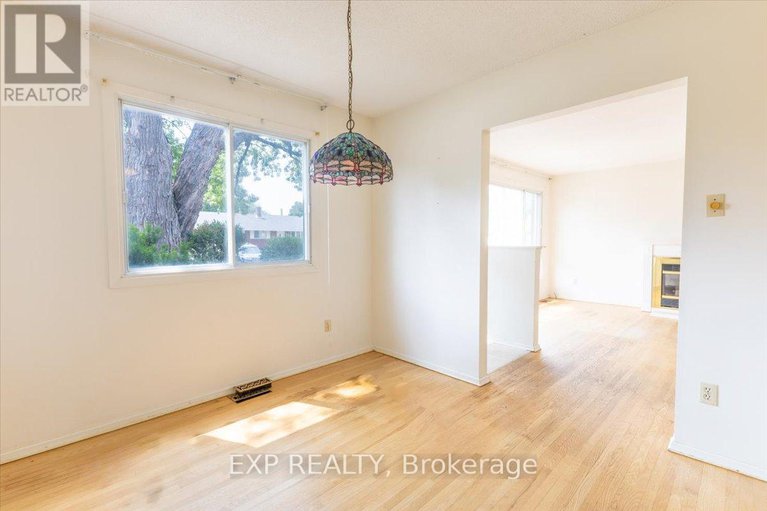 28574220/2209-fillmore-crescent/beacon-hill-north/ottawa/ontario/K1J6A1_5