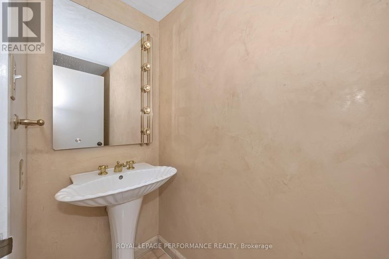 28410247/1204-40-boteler-street/lower-townbyward-market/ottawa/ontario/K1N9C8_24