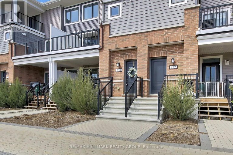 29641678/220-pilot-private/emerald-meadowstrailwest/ottawa/ontario/K2V0S4_4