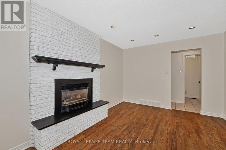 28624547/1825-yale-avenue/urbandale-acres/ottawa/ontario/K1H6S3_19