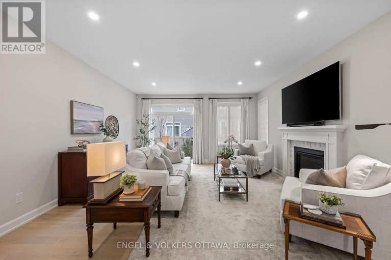 29113056/23-pacing-walk/goulbourn-twp-from-franktown-rdsouth-to-rideau/ottawa/ontario/K0A2Z0_11