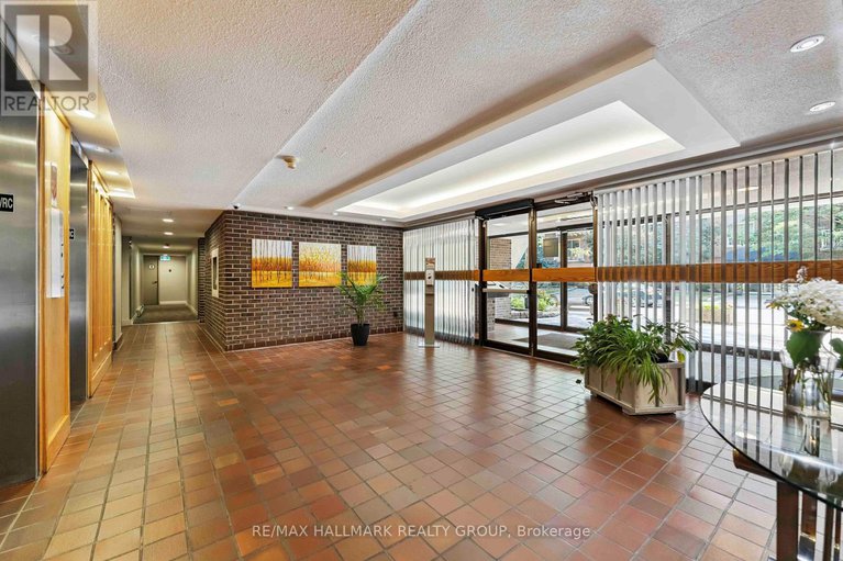 28620616/406-333-chapel-street/sandy-hill/ottawa/ontario/K1N8Y8_25