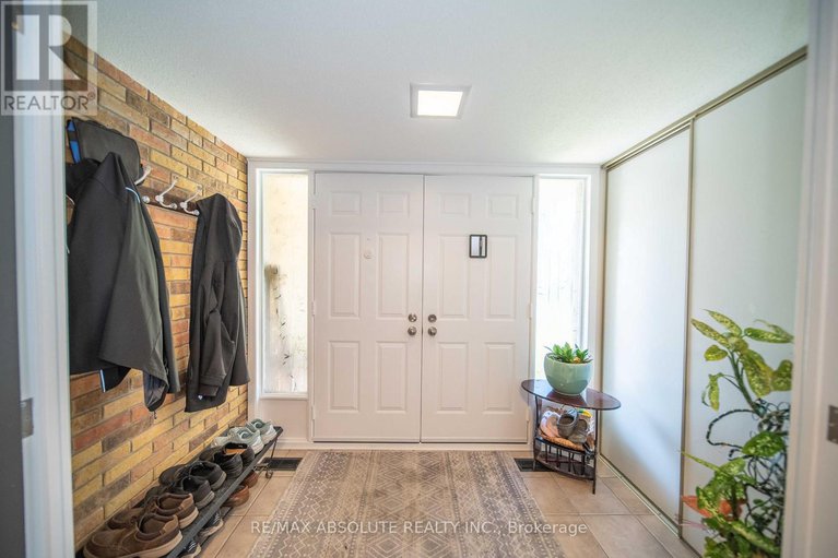 28869002/198-hoylake-crescent/bilberry-creekqueenswood-heights/ottawa/ontario/K1E2M8_8