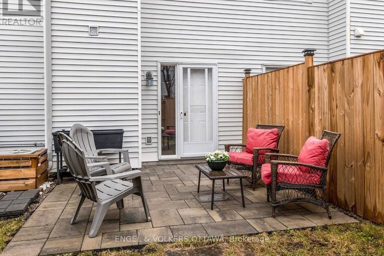 29618485/31-castlegreen-private/hunt-club-parkgreenboro/ottawa/ontario/K1T3N4_27