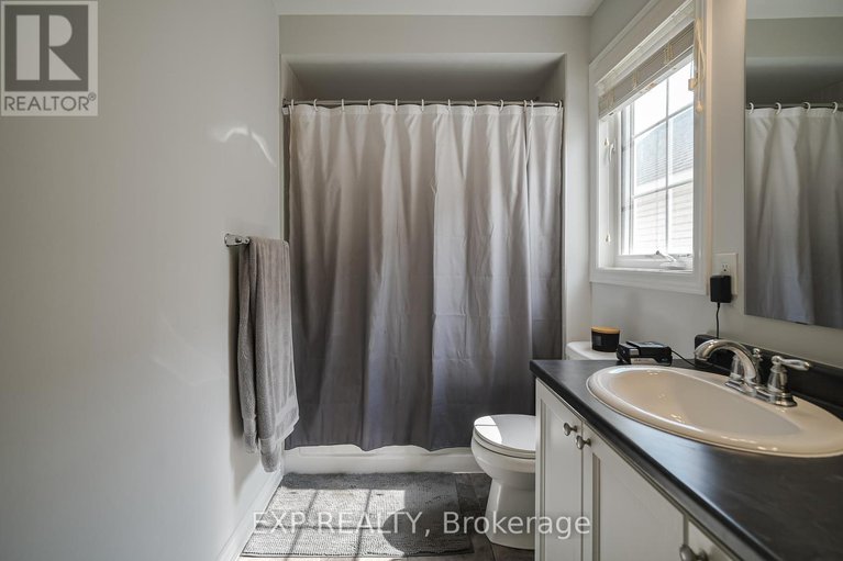 28479701/595-foxlight-circle/emerald-meadowstrailwest/ottawa/ontario/K2M0L9_9