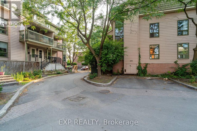 28815922/1-268-presland-road/overbrookcastle-heights/ottawa/ontario/K1K2B8_25