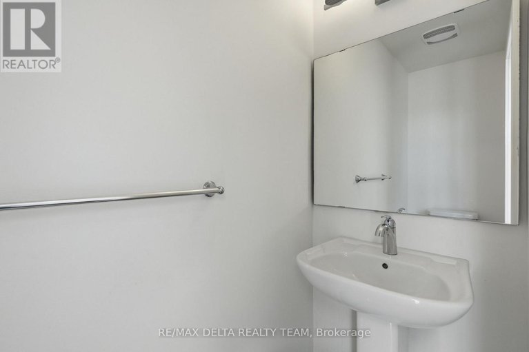 29301547/6-33-bergeron-private/chapel-hill/ottawa/ontario/K1C0C2_9